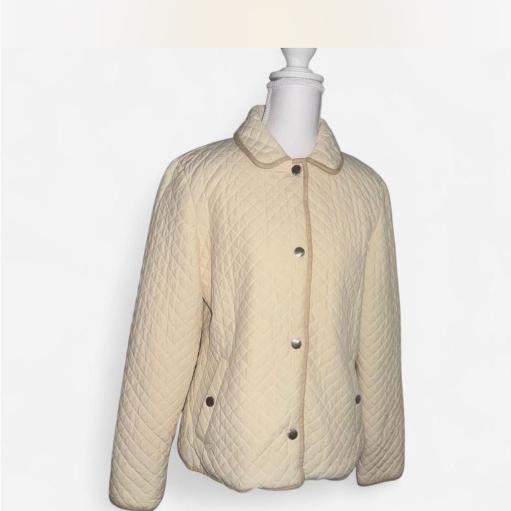 Old Money Lauren Ralph Lauren Cream
Quilted coat size M